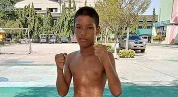 Campione di Thai boxe muore a 13 anni durante un incontro: ucciso da una raffica di pugni in testa