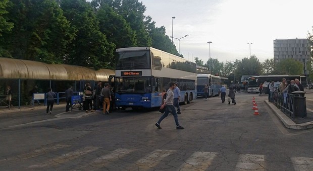 Nuovi disservizi per i pendolari con gli attuali servizi Cotral: utenti reatini ieri bloccati alla stazione di Fara in attesa dei bus da Roma