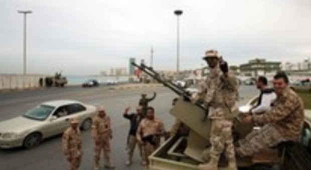 Libia, razzi contro aeroporto di Tripoli lanciati da cellula islamica: almeno 6 morti