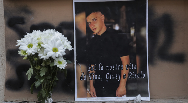 Minorenne ucciso a Napoli: lunedì i funerali di Ugo, il baby rapinatore ammazzato dal carabiniere