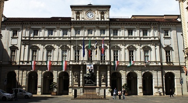 Torino, guardia di finanza negli uffici del Comune: si indaga sul bilancio del 2015