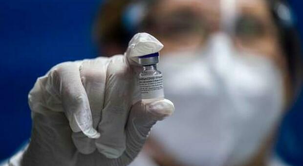 Vaccini, Italia verso 800mila dosi somministrate: centomila in Lombardia, la Campania ha la percentuale più alta