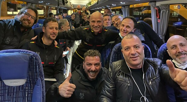 I giallorossi festeggiano con un selfie la vittoria di Reggio Emilia