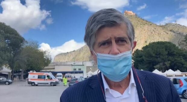 AstraZeneca, da Roma a Palermo: il volontario di 64 anni che vola in Sicilia per il vaccino