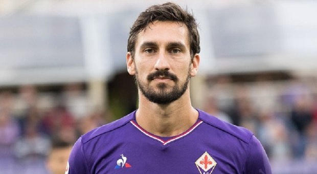 Davide Astori, cinque anni fa moriva il capitano della Fiorentina. Oggi il match contro il Milan, Pioli: «Davide sorriderà, è sempre con me»