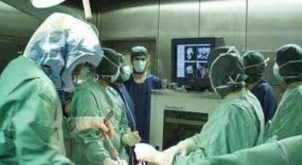L’oncologo napoletano Luciano Pezzullo è il nuovo presidente dei chirurghi che operano la tiroide
