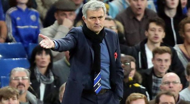 La Premier si ferma, c’è Chelsea-Manchester City: Diego Costa squalificato, Mou furioso