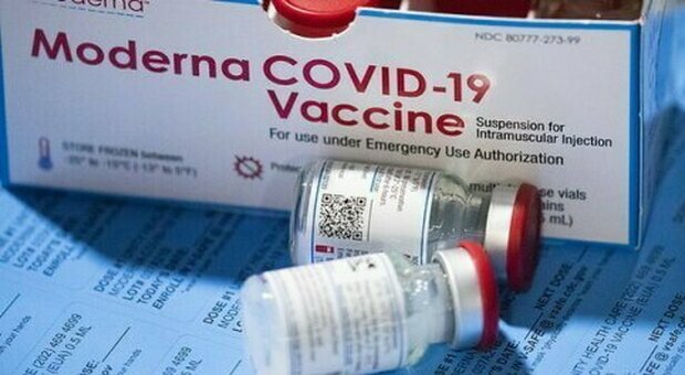 Moderna, vaccino per 12-17enni: via libera dell'Aifa. Bassetti: «Ottima notizia»