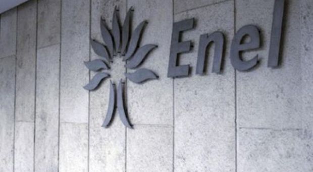 Enel, il Tesoro vende il 5,7% per 2,2 miliardi. Titolo debole a Piazza Affari
