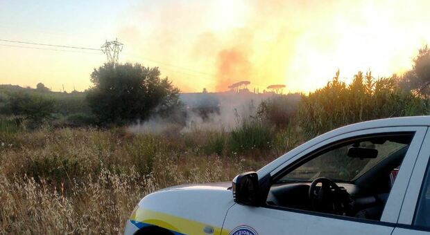 Roma, incendio alla Pisana: fiamme vicino al Consiglio Regionale Lazio