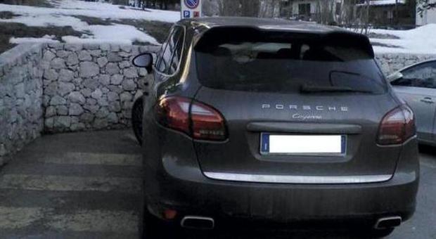 La Porsche Cayenne della donna padovana, ma intestata a un morto