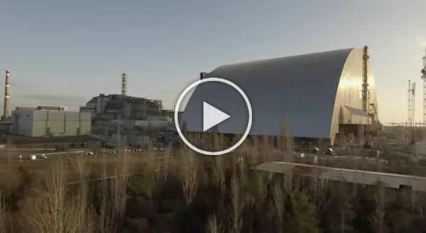 Chernobyl, ecco il sarcofago che copre la centrale nucleare: il video dello spostamento in time-lapse