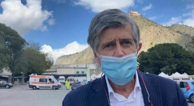 Volontario di 64 anni da Roma in Sicilia per fare il vaccino Astrazeneca senza prenotazione