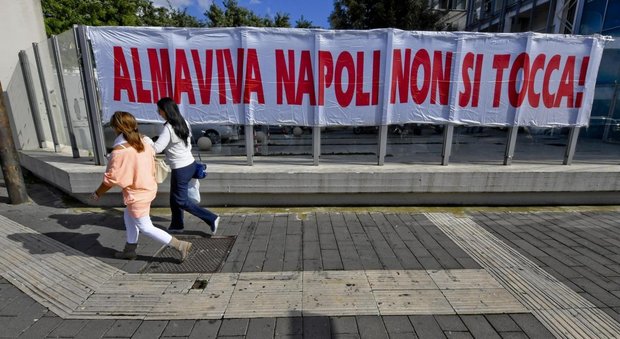 Almaviva, verso una deroga al contratto taglio ai salari per salvare Napoli