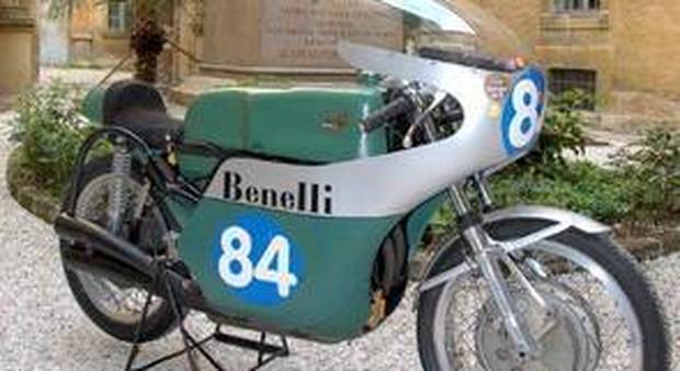 Una moto Benelli al museo, archivio