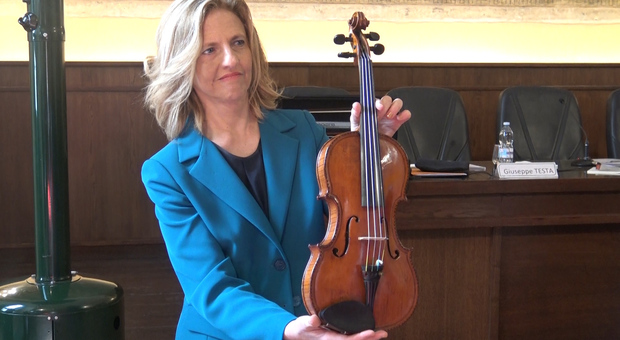 Musica contro la xenofobia: un violino di Auschwitz al concerto dell'Epifania