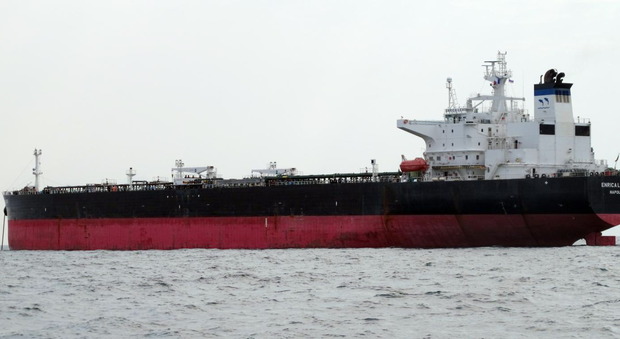 Scontro nel Canale della Manica tra petroliera e nave da carico: a bordo 38mila tonnellate di benzina