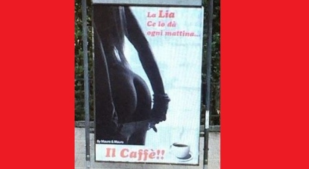 «La Lia ce lo dà ogni giorno»: il cartello burla stuzzica la barista