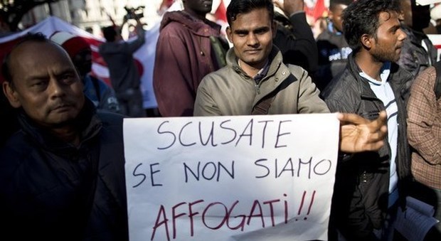 Richiedenti asilo, a Bologna scavalcato il decreto Salvini. Il ministro: «Quei giudici si candidino con la sinistra»