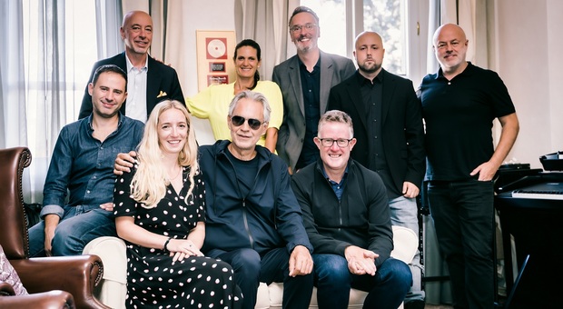 Andrea Bocelli, il tenore firma una partnership mondiale esclusiva con la Universal Music Group. «È un onore per me»