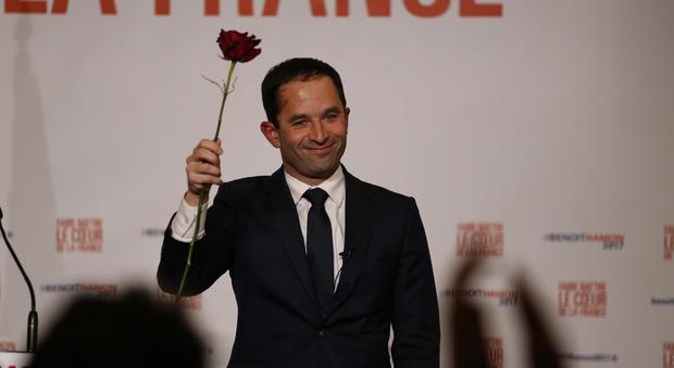 Francia, Hamon vince le primarie socialiste: battuto Valls