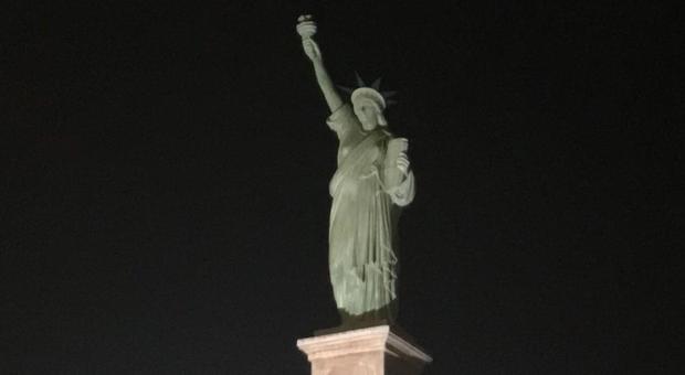 La Statua della Libertà posizionata a Foligno