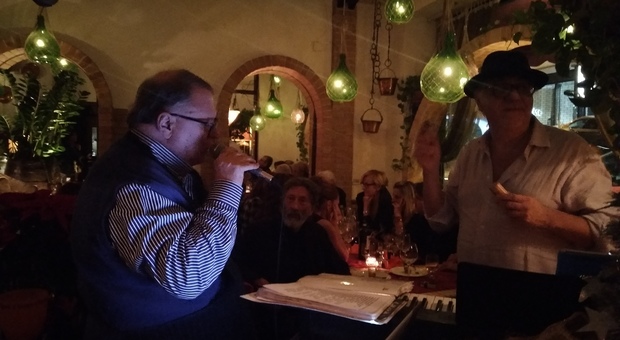 Al Bistrot Mediterraneo festa e musica con Dino Luglio, l'uomo del City hall