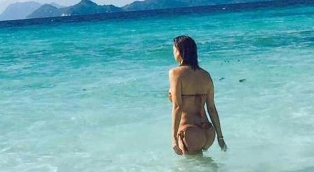 Claudia Galanti, lato B supersexy alle Seychelles: ​la foto su Instagram con qualche chilo in più