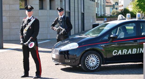 Inseguito e bloccato dai carabinieri, mostra un documento "venetista"