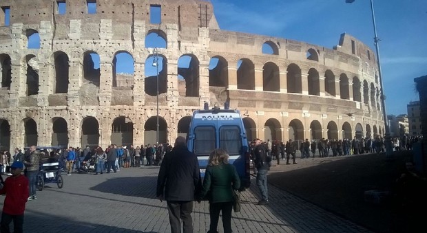 Colosseo, metal detector in funzione: nei prossimi giorni saranno raddoppiati
