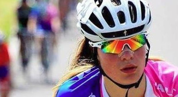 Giro d'Italia femminile, Claudia Cretti cade e batte la testa: è gravissima