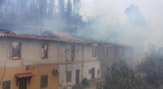 Maxi incendio in Sardegna: case minacciate dal fuoco ed evacuate