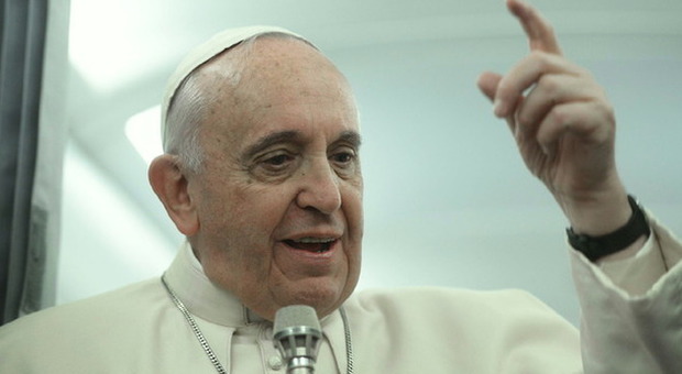 Papa Francesco, appello ai leader islamici: «Condannino chiaramente il terrorismo». Poi si ferma a pregare a S.Maria Maggiore