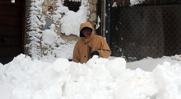 Tra gelo e scosse i prigionieri della neve: «Noi, segregati in casa»