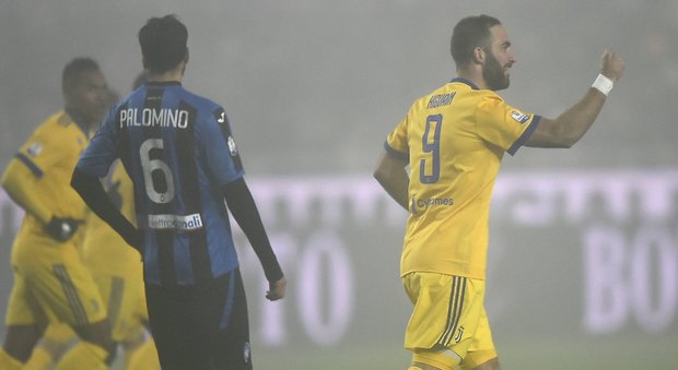 Atalanta-Juventus 0-1: Higuain firma il successo, Buffon para un rigore a Gomez