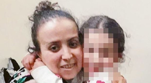 Samira scomparsa dopo aver portato la figlia all'asilo: trovate le scarpe