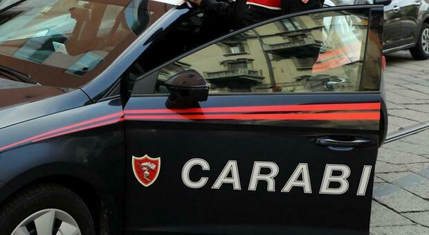 Roma, violenta lite in casa a Trastevere: frattura la mano alla compagna, arrestato 47enne