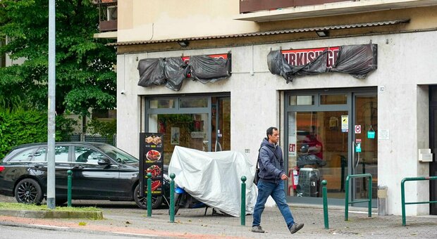 Colpo grosso a Mestre, aspettano la chiusura della paninoteca e sfilano il borsello con la cassa del negozio: bottino di 8mila euro