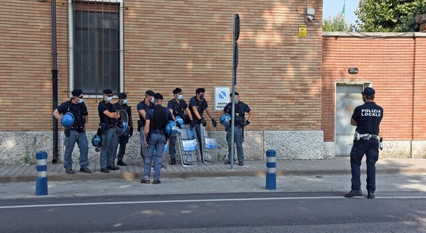 Polizia all'ex caserma Serena di Treviso
