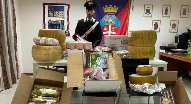 I generi alimentari recuperati dai carabinieri