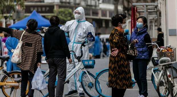 Omicron 2, tolleranza zero a Shanghai: task force per tamponi di massa a 26 milioni di abitanti