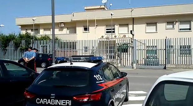 Pizzo, choc in caserma: comandante dei carabinieri si spara con l'arma d'ordinanza