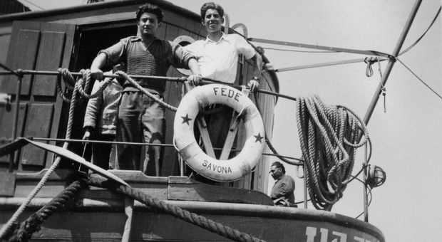 Migranti sulla nave Dov Hoz a La Spezia, maggio 1946
