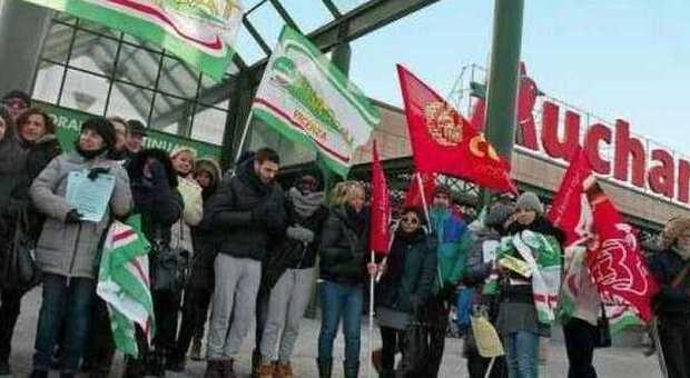 Vertenza Auchan, 38 esuberi su 187 Sindacati pronti allo sciopero unitario