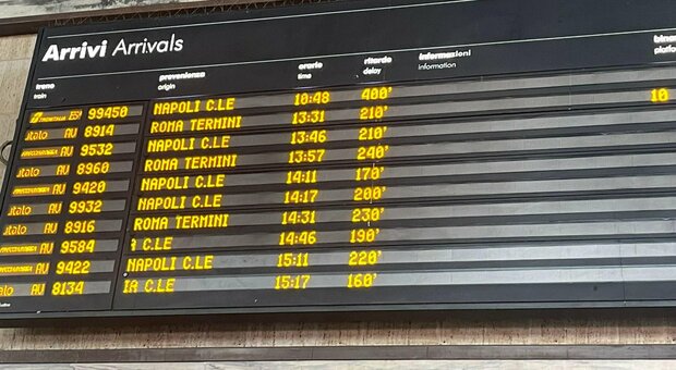 Maltempo, treni cancellati a Roma, Bologna, Firenze e Genova in tempo reale: come sapere se il biglietto è annullato