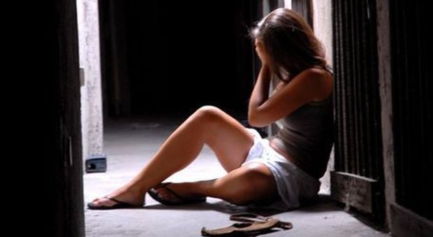 Bari, 15enne violentata in gruppo da 5 ragazzi: 4 sono minorenni