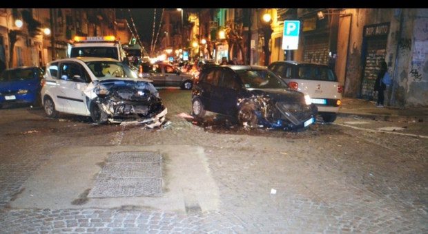 Napoli, scontro frontale a San Giovanni: corsa in ospedale per un settantenne