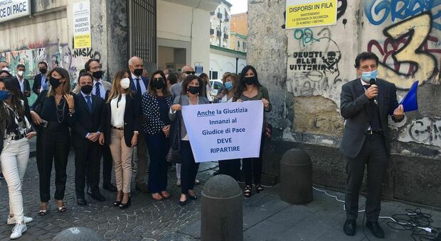 Giudici di pace, è paralisi a Napoli: «In sospeso 40mila cause»