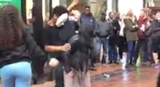 Birmingham, twerking in strada: 17enne musulmana minacciata di morte