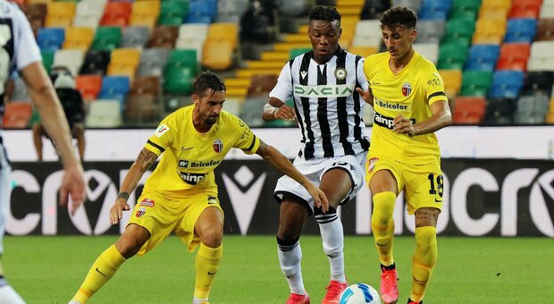 A Udine l'Ascoli in maglia gialla è sotto di tre gol. All'11' del primo tempo Pereyra, poi in tre minuti affonda: 52' Molina, 54' ancora Pereyra